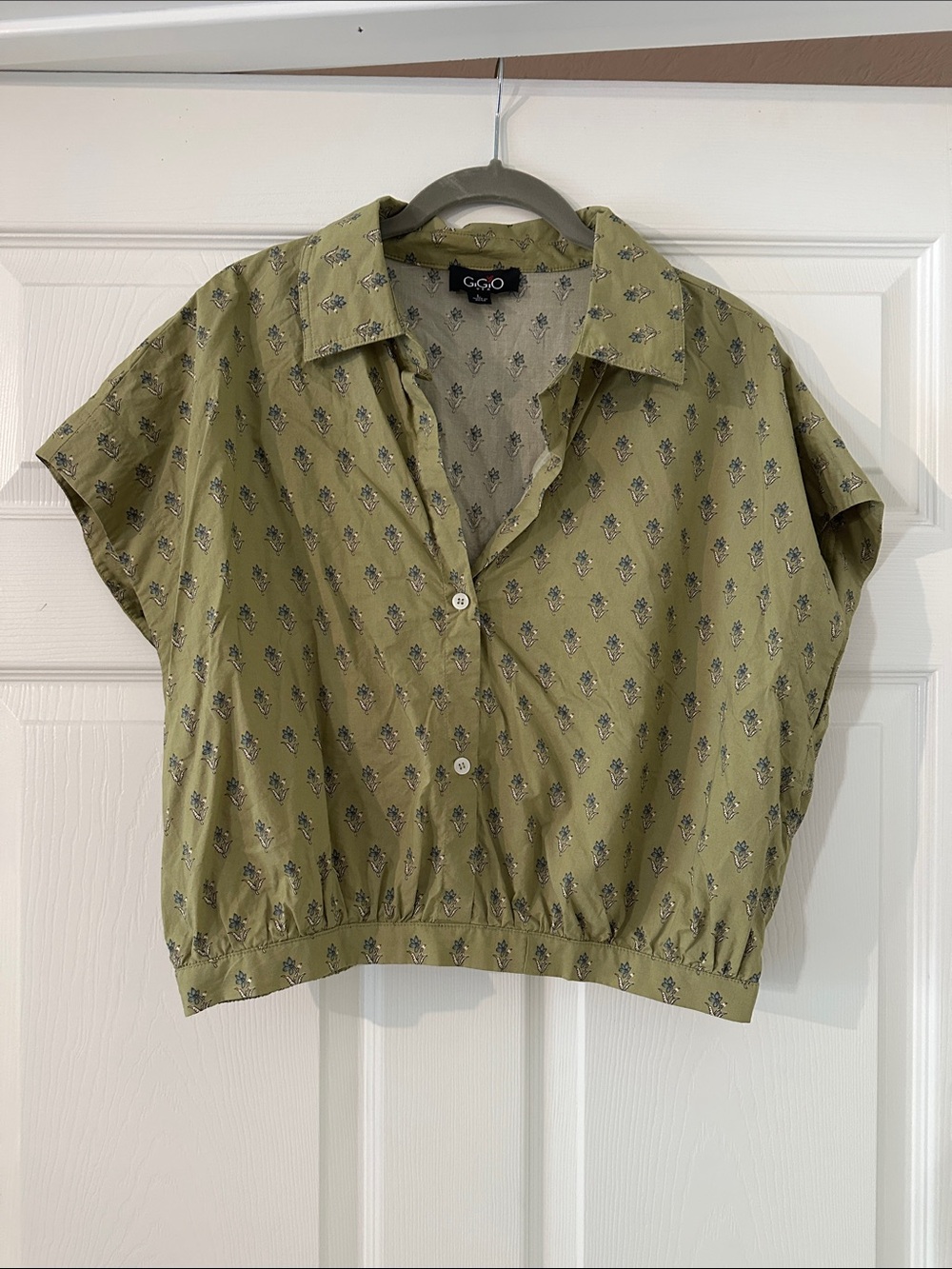 G.G.O Olive Short-Sleeve Button-Down Crop Top
